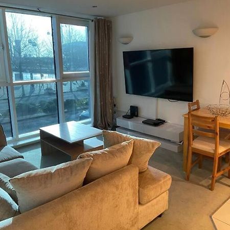 1 Bedroom Apartment Royal Docks London Kültér fotó