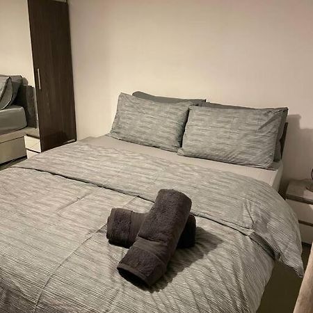 1 Bedroom Apartment Royal Docks London Kültér fotó