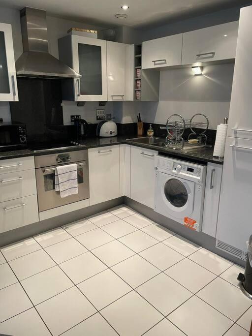 1 Bedroom Apartment Royal Docks London Kültér fotó