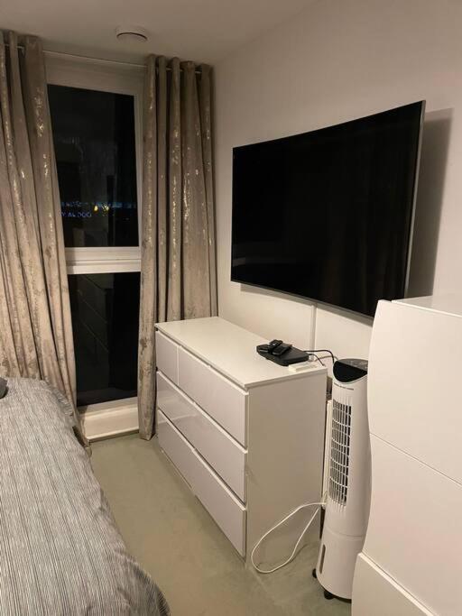 1 Bedroom Apartment Royal Docks London Kültér fotó