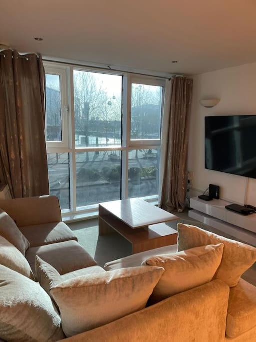 1 Bedroom Apartment Royal Docks London Kültér fotó